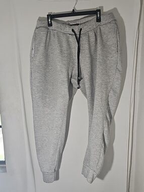 Men's Light Gray Drawstring Joggers with Tapered Cuffs